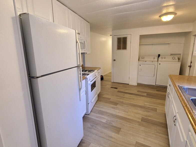 Building Photo - 4448 E Wintergreen