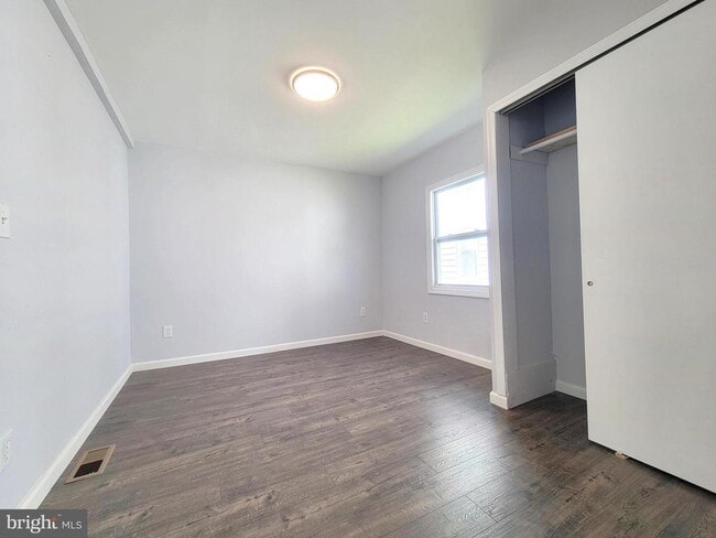 Building Photo - 605 W 3rd St