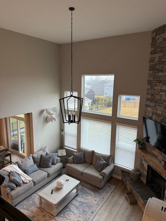 Building Photo - Spacious 4BR House in Shelbyville