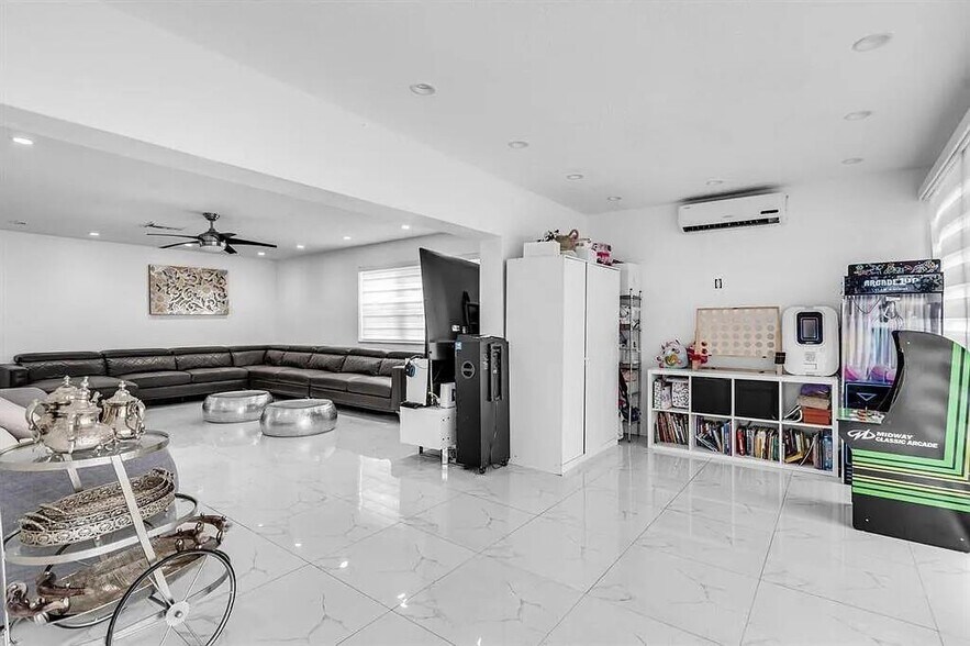 Building Photo - 4100 N 36th Ave