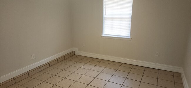 Building Photo - 205 Harbor Dr