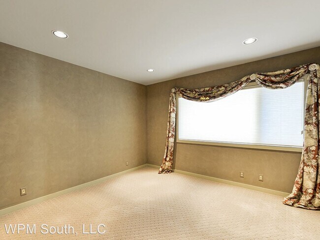 Building Photo - 3 br, 2.5 bath House - 16862 SE 59th St