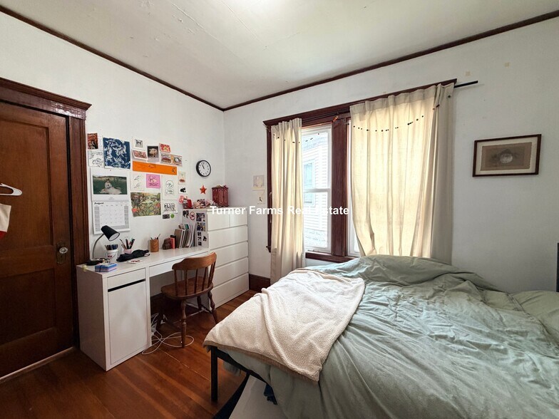 Building Photo - 102 W Adams St