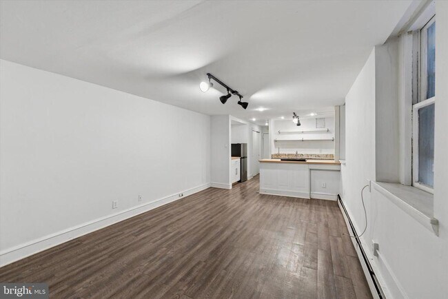 Building Photo - 240 S 13th St