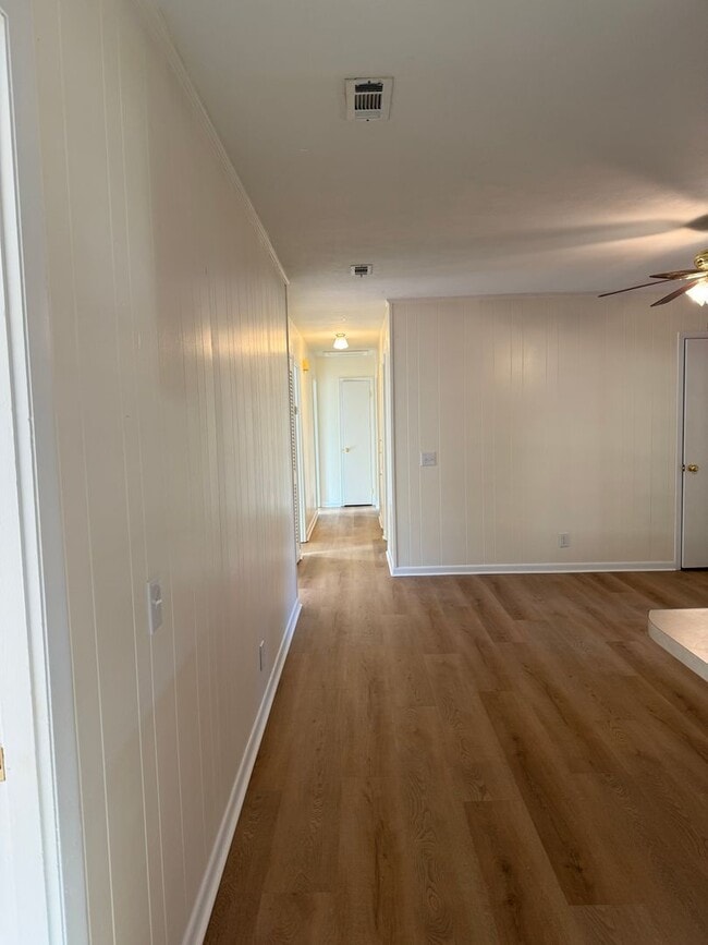 Building Photo - Available NOW-  103 Meadowlark-1/2 Off the first month rent with a 12-month lease