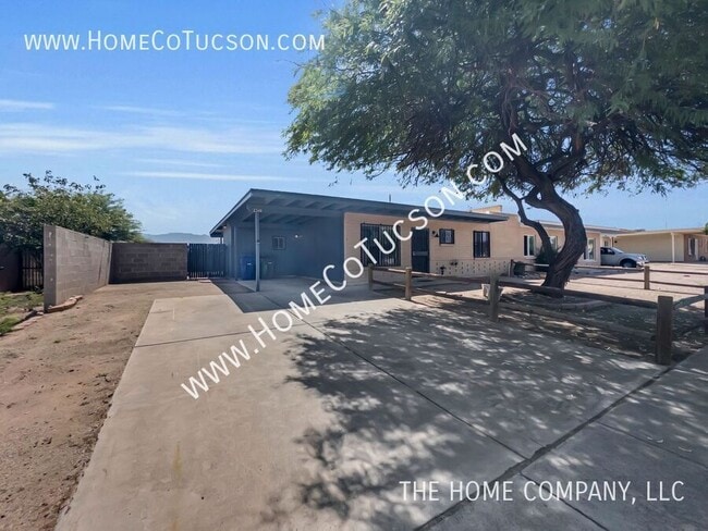 Building Photo - 2349 S Saddleback Ave