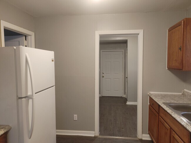Building Photo - 2552 Kaufman Dr