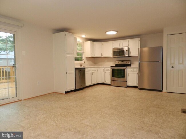 Building Photo - 10605 Holleybrooke Dr