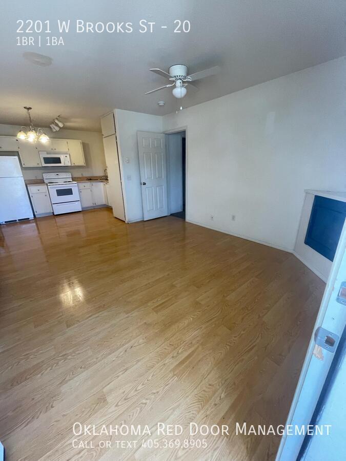 Building Photo - 2201 W Brooks St