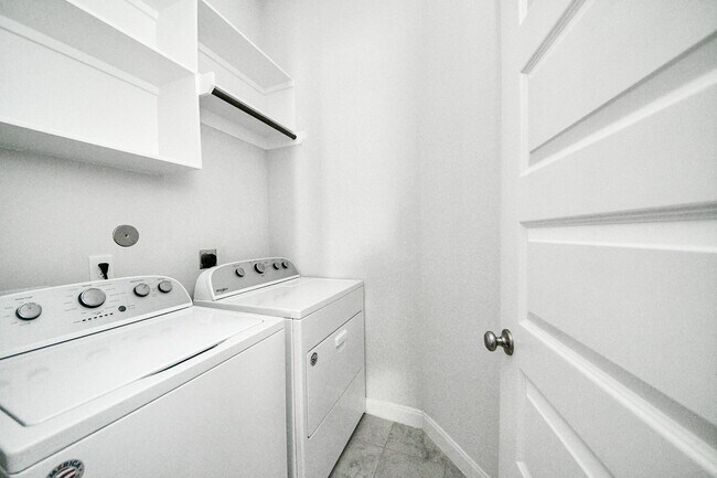 Building Photo - 8815 Arch Rock Dr