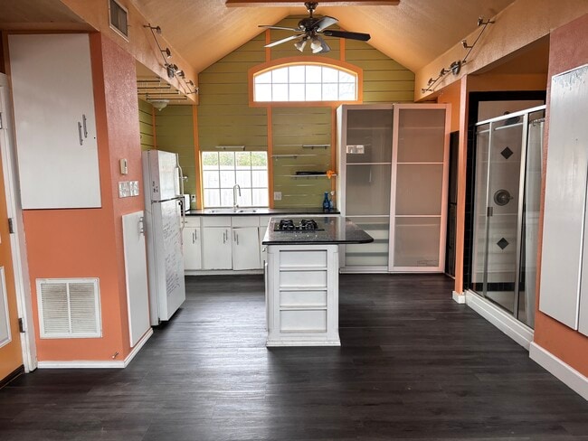 Building Photo - 715 Hill Alley St