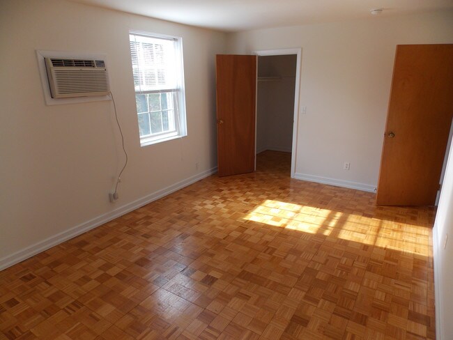 Building Photo - 20 Captain Parker Arms