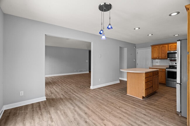 Building Photo - 5909 Kelsey Dr