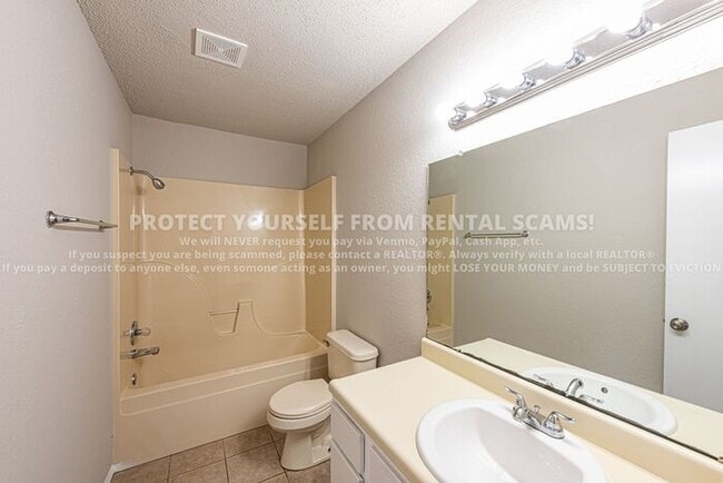 Building Photo - 686 W Martha Dr