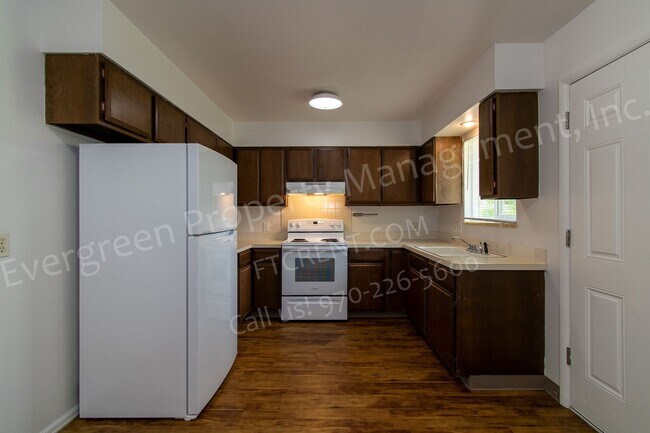 Building Photo - 2439 Clearview Ave