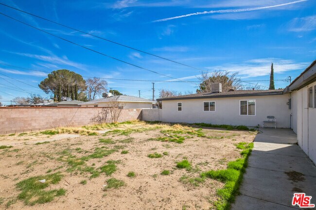 Building Photo - 1135 Pillsbury St