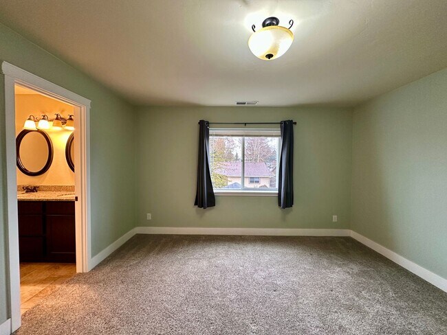 Building Photo - Well-Maintained Three Bedroom Home in North Salem