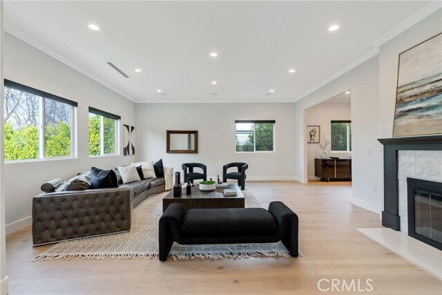 Building Photo - 19148 W Oxnard St