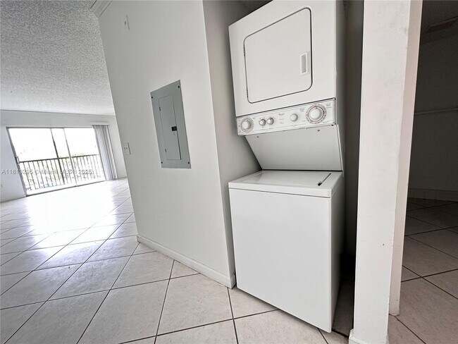 Building Photo - 13455 SW 16th Ct