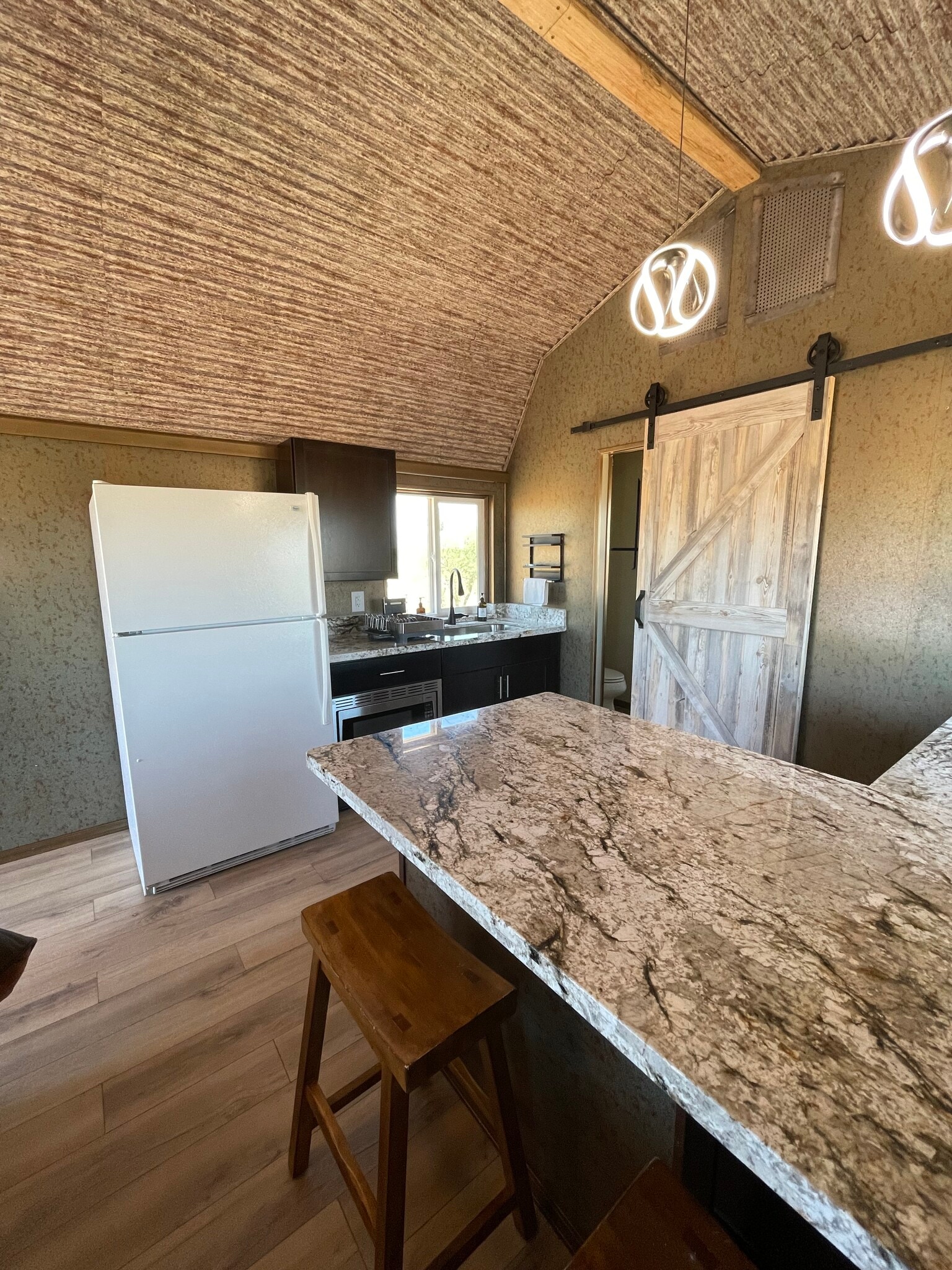 Kitchen with full size fridge. - 8405 N Via Socorro