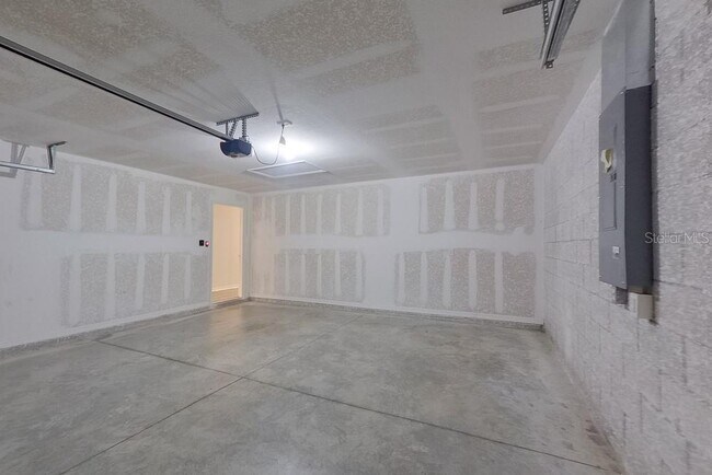 Building Photo - 1835 Nelson Rd N