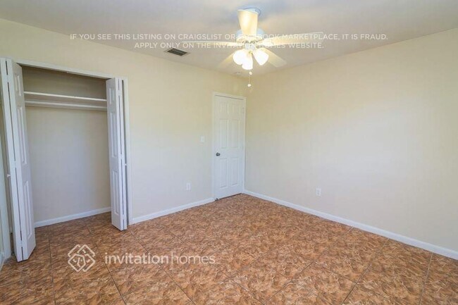 Building Photo - 5140 SW 6th Ct