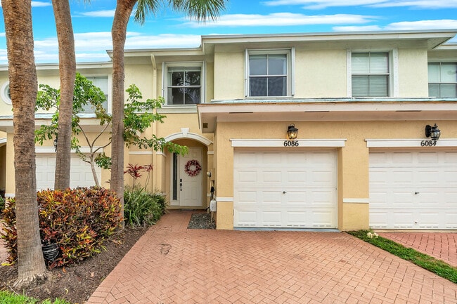Building Photo - 6086 Seminole Gardens Cir