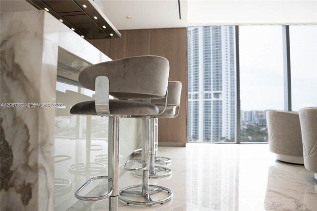 Building Photo - 18501 Collins Ave