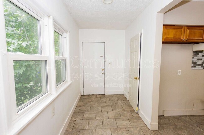 Building Photo - 3849 W 135th St