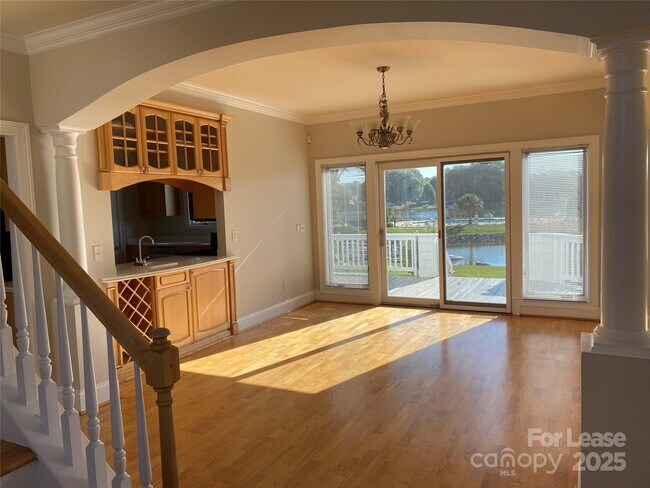 Building Photo - 144 Chandeleur Dr
