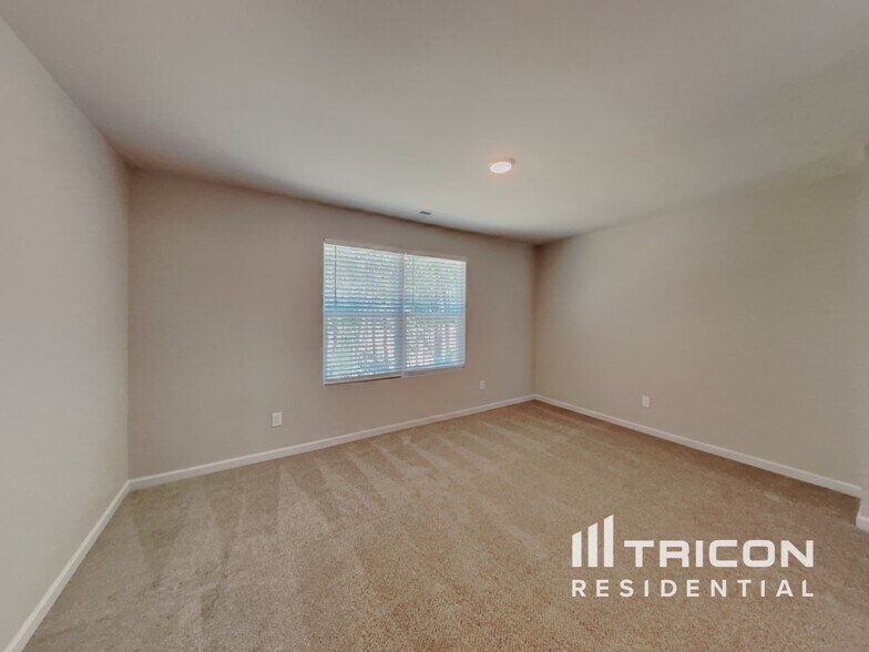 Building Photo - 2559 Wallingford Rd NE