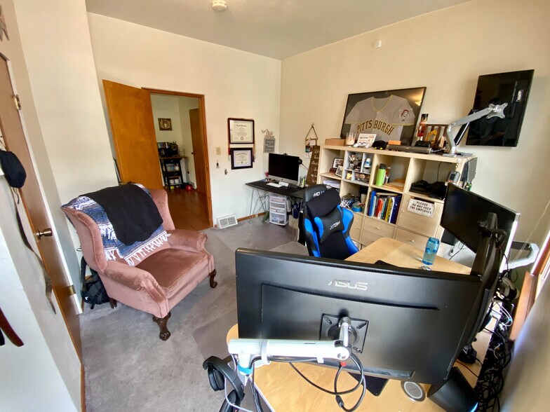 2nd BR or Office - 5517 Claybourne St