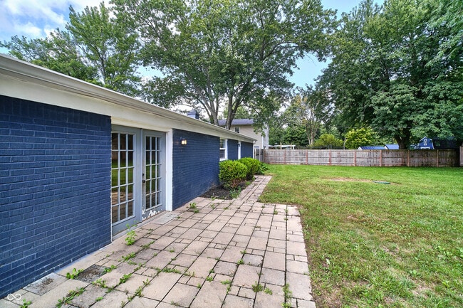 Building Photo - 635 Lake View Dr