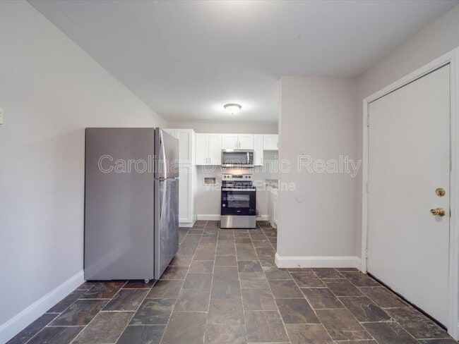 Building Photo - 325 S Gardner Ave