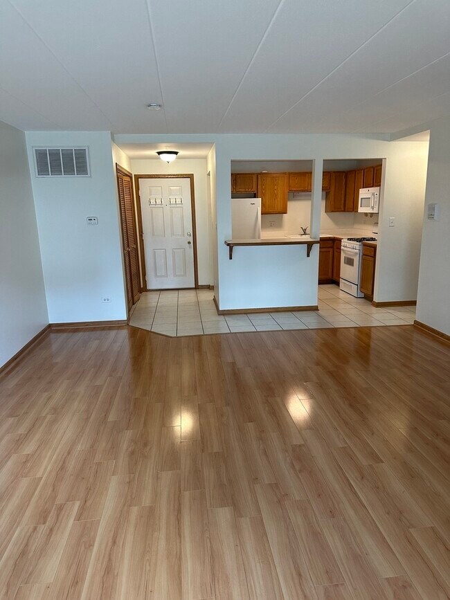 Building Photo - 9529 Minnick Ave