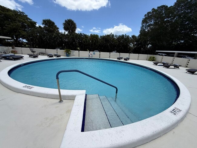 Building Photo - 2000 Presidential Way