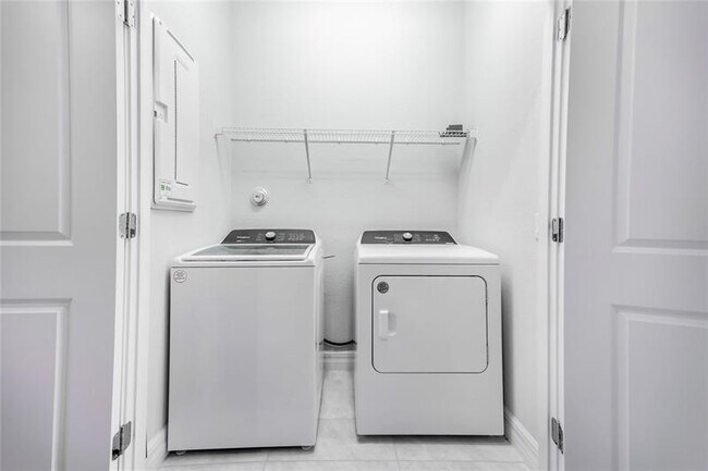 Building Photo - 4828 Chantilly Rd