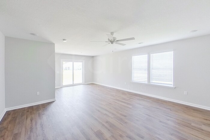 Building Photo - 10 Camper Cir