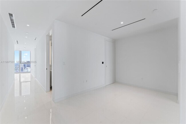 Building Photo - 300 Biscayne Blvd Way