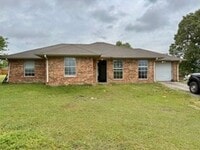 Building Photo - 3-bed/2-bath with garage!