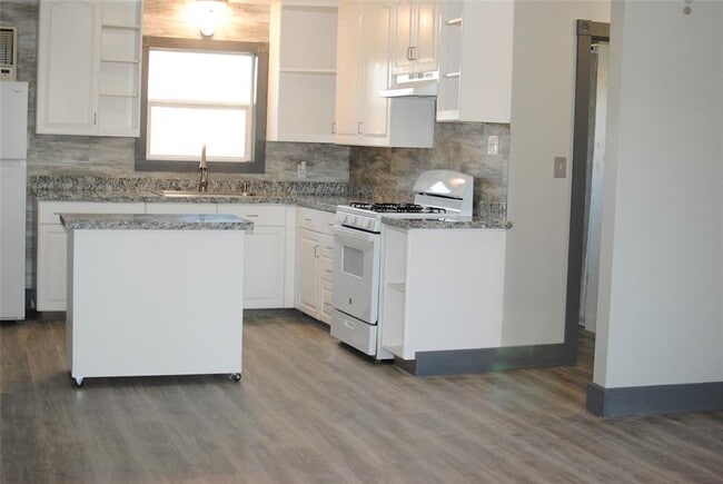 Building Photo - 7617 Delavan Dr