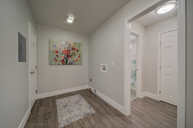Building Photo - 6 Monte Vista Ct