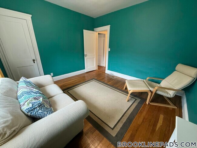 Building Photo - 52 Babcock St