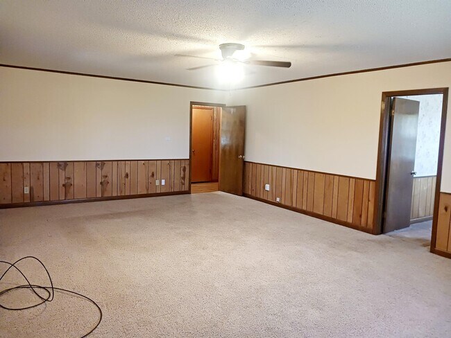 Building Photo - 600 Paw Paw Rd