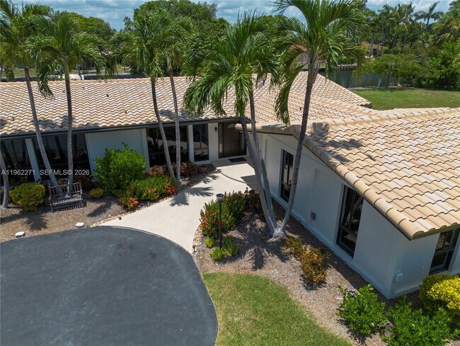 Building Photo - 636 Hibiscus Dr