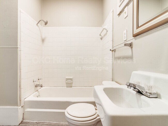 Building Photo - 1740 NW 11th St