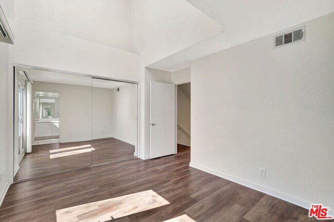Building Photo - 811 21st St