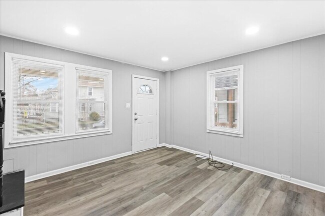 Building Photo - 505 Wood St