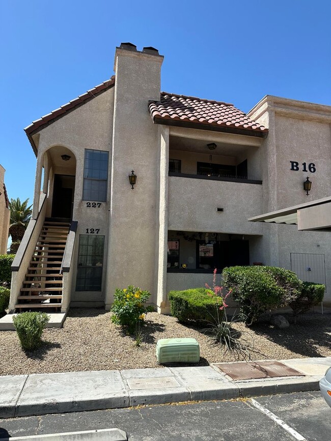 Building Photo - 2 bedroom condo near UNLV