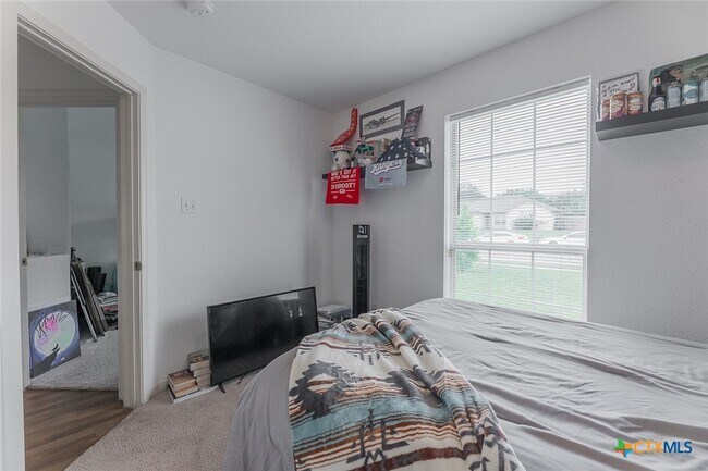 Building Photo - 3301 Southhill Dr